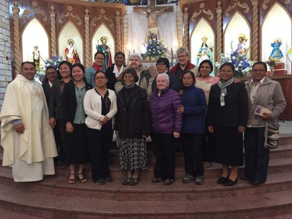 In the Church San Pablo: The Sisters RNDMs Bich Quyen, Crescencia (CLT) with the provincial P. Giovanni Cefai Camilliri, Buenos Aires de Cayma- Arequipa. 