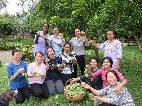 Enjoying picking mangos from the garden (The mango tree was planted by participants in 2015) 